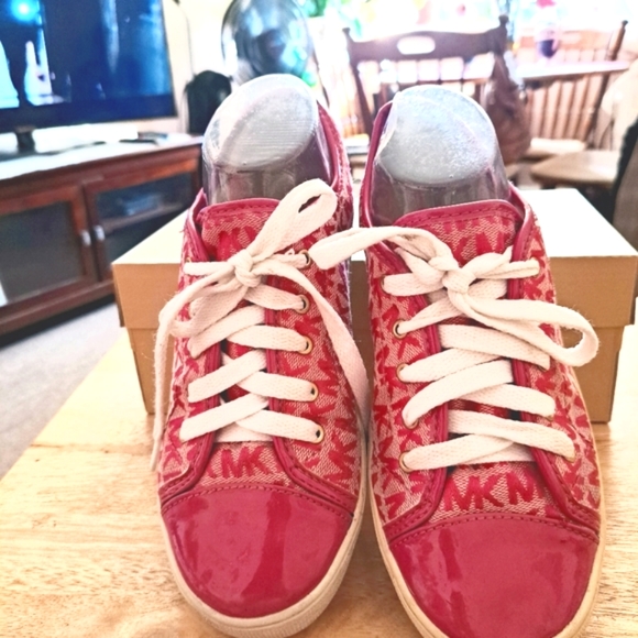 Michael Kors Pink Signature Patent Captoe Sneakers Women's Size 5 - Picture 2 of 4